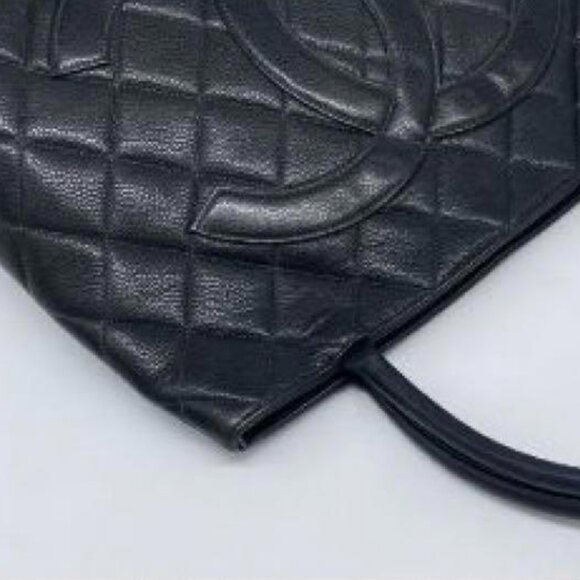 Authentic CHANEL CC Caviar Leather Medallion Tote Shoulder Bag Quilted Black - Picture 13 of 16